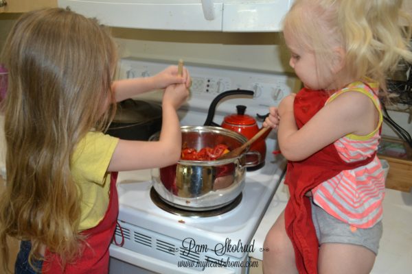 ketchup-making-stirring-the-fresh-ingredients